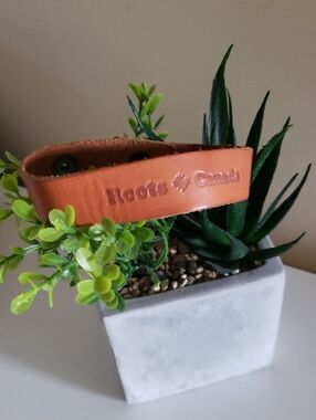 Vintage ROOTS 🍁 CANADA Leather Snap Bracelet - Unisex